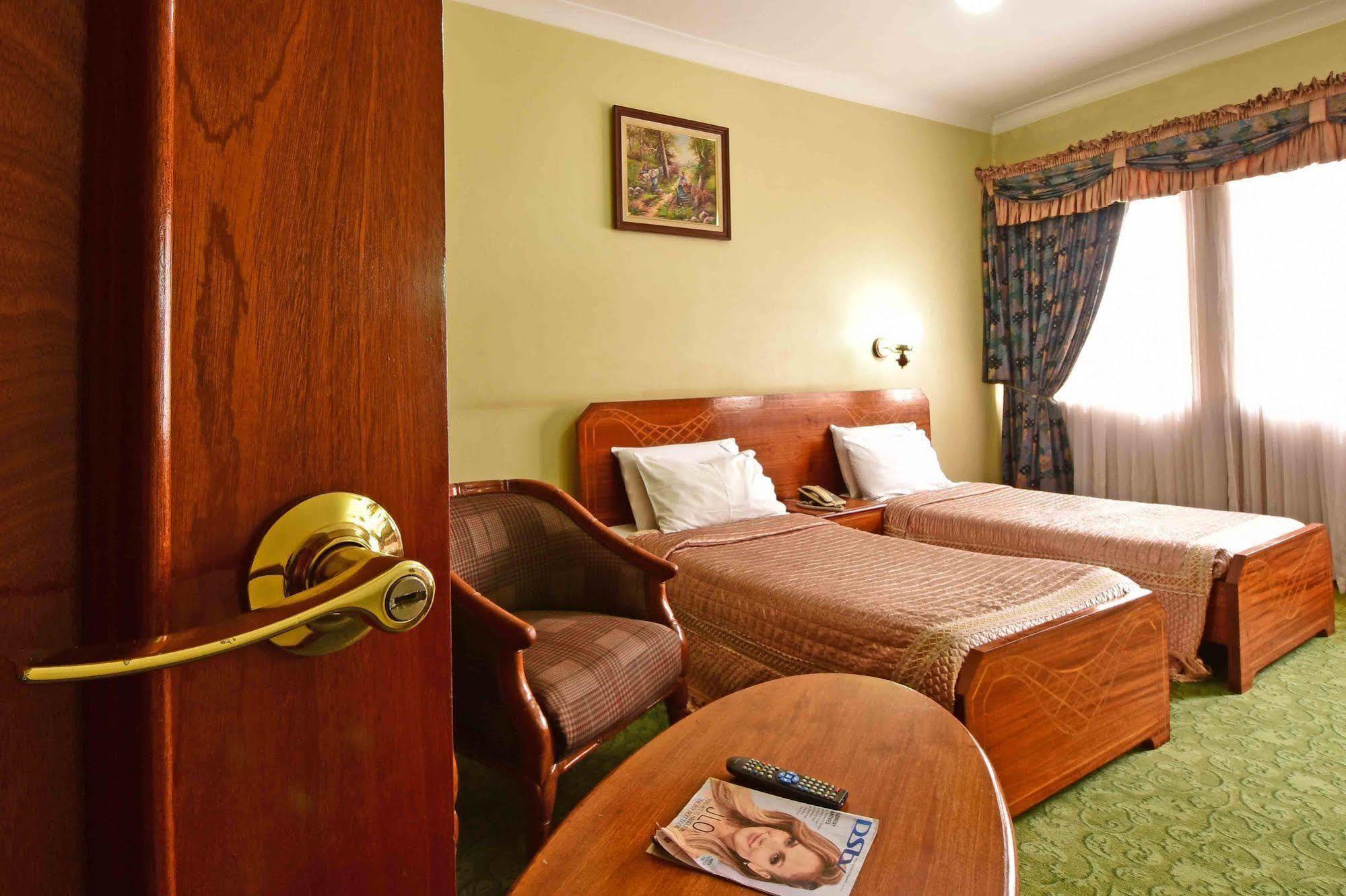Grand Imperial Hotel 坎帕拉 外观 照片